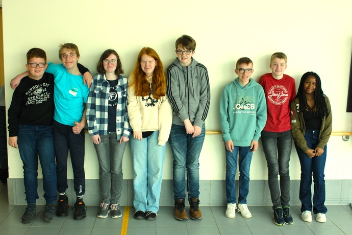 Das Bild zeigt einige der Schüler:innen, die am Boys- and Girlsday teilnahmen.